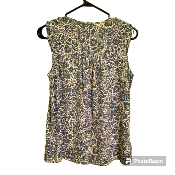 Gap Floral Smocked Blouse Sleeveless - Picture 2 of 4